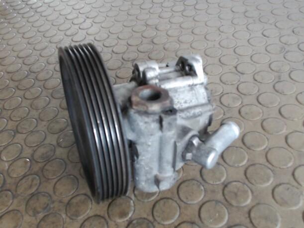 Foto: PUMPE SERVOLENKUNG eines Peugeot 405 Break DT GL