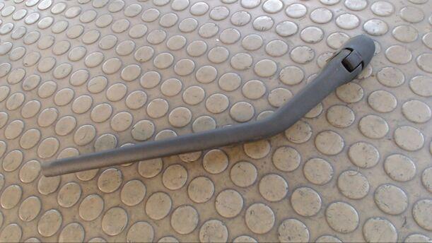 Foto: SCHEIBENWISCHERARM HINTEN eines Fiat Punto 55 6 Speed