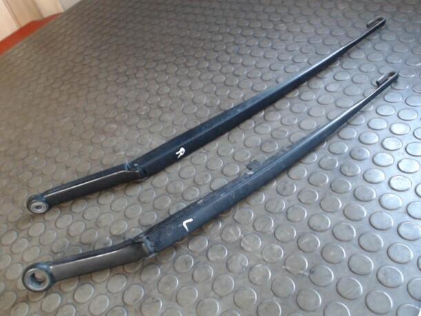 Foto: SCHEIBENWISCHERARME VORN eines BMW 318i GL