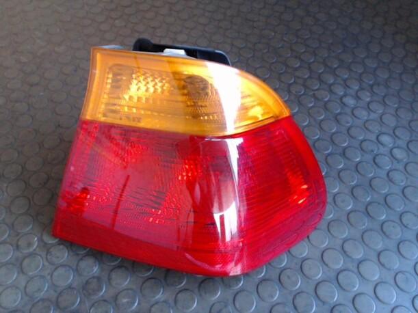 Foto: HECKLEUCHTE / RÜCKLICHT AUSSEN RECHTS eines BMW 318i GL