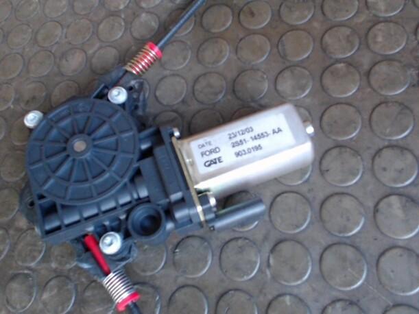 Foto: FENSTERHEBER ELEKTRISCH VORN RECHTS (2/3-TÜRER) eines Ford Fiesta 1.4 CD
