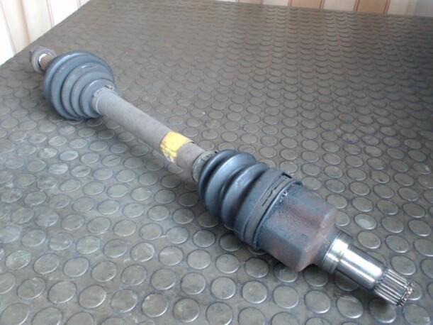 Foto: ANTRIEBSWELLE LINKS eines Ford Fiesta 1.4 CD