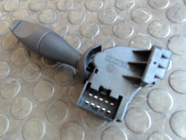 Foto: SCHEIBENWISCHERSCHALTER eines Ford Fiesta 1.4 CD