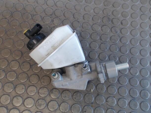 Foto: HAUPTBREMSZYLINDER eines Renault Clio 1.2