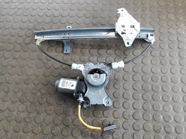 Foto: FENSTERHEBER HINTEN LINKS eines Nissan Almera Tino GL
