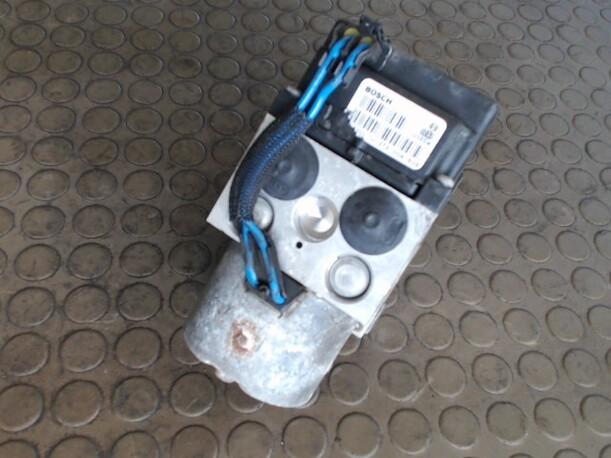 Foto: HAUPTBREMSAGGREGAT ABS eines Nissan Almera Tino GL