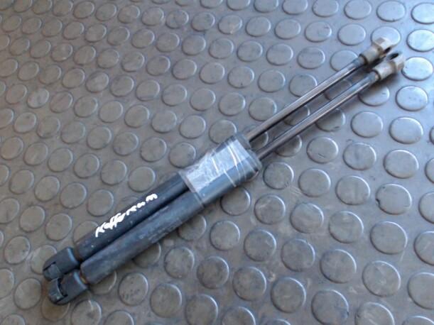 Foto: HECKKLAPPENDÄMPFERPAAR eines Rover 75 2.0 V6 GL