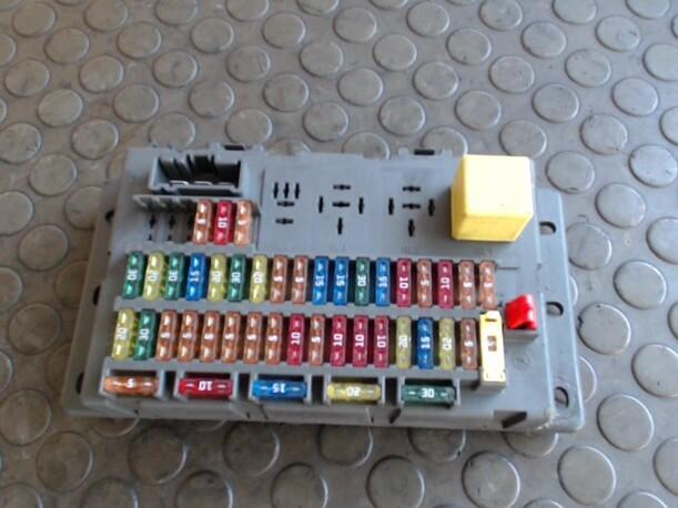 Foto: SICHERUNGSKASTEN eines Rover 75 2.0 V6 GL