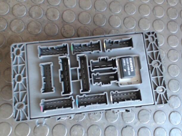 Foto: SICHERUNGSKASTEN eines Rover 75 2.0 V6 GL