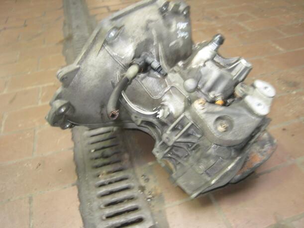 Foto: SCHALTGETRIEBE 5-GANG eines Opel Corsa 1.0 12V GL