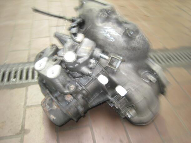 Foto: SCHALTGETRIEBE 5-GANG eines Opel Corsa 1.0 12V GL
