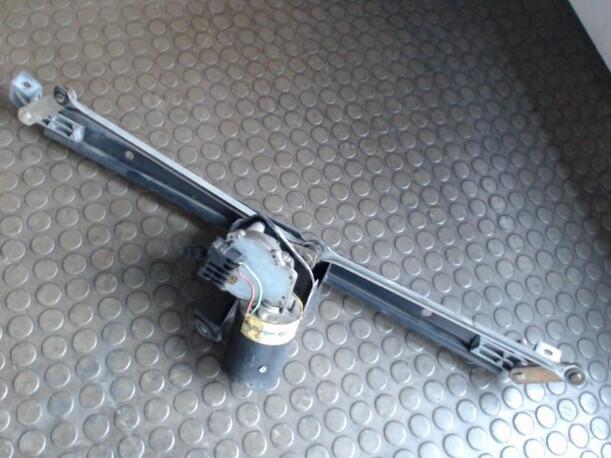 Foto: SCHEIBENWISCHERMOTOR VORN eines Audi 100 CD