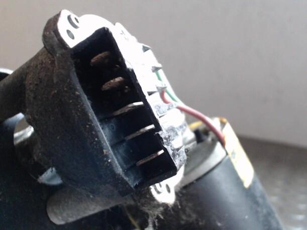 Foto: SCHEIBENWISCHERMOTOR VORN eines Audi 100 CD