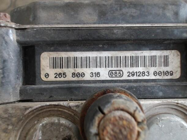 Foto: HAUPTBREMSAGGREGAT ABS eines Renault Clio 1.2 16V CD