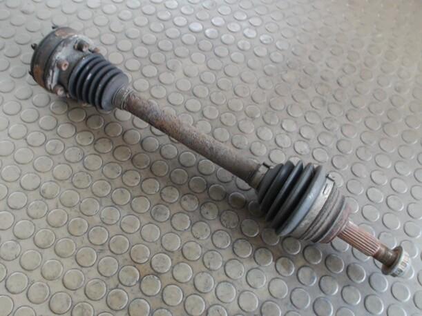 Foto: ANTRIEBSWELLE LINKS (6N1) eines VW Polo 55 CD