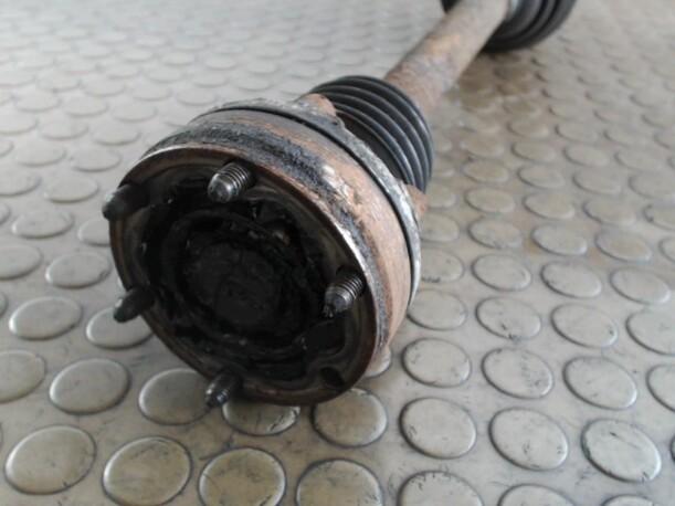 Foto: ANTRIEBSWELLE LINKS (6N1) eines VW Polo 55 CD