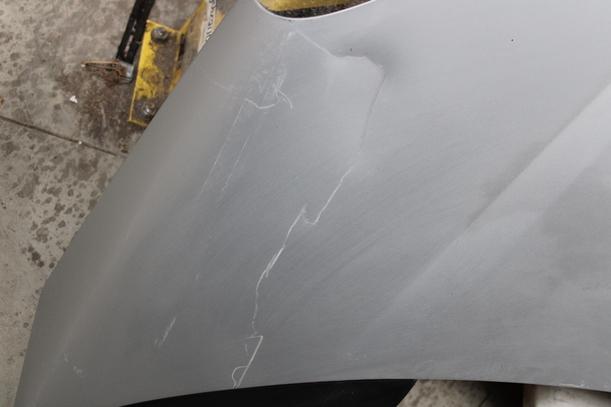 Foto: MOTORHAUBE ( REPARATURBEDÜRFTIG ) eines Peugeot 807 HDi 130