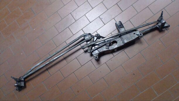 Foto: SCHEIBENWISCHERGESTÄNGE eines Peugeot 807 HDi 130