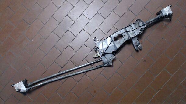 Foto: SCHEIBENWISCHERGESTÄNGE eines Peugeot 807 HDi 130