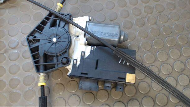 Foto: FENSTERHEBER VORNE LINKS eines Peugeot 807 HDi 130 Anfora