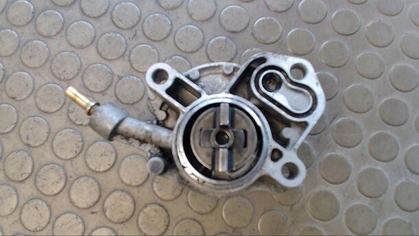 Foto: VAKUUMPUMPE eines Peugeot 807 HDi 130 CS