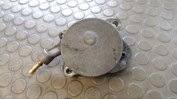 Foto: VAKUUMPUMPE eines Peugeot 807 HDi 130 CS
