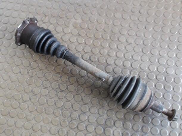 Foto: ANTRIEBSWELLE AUTOMATIK LINKS eines VW Golf 1.6 CD