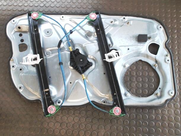 Foto: FENSTERHEBER ELEKTRISCH VORN RECHTS (4/5-TÜRER) eines Fiat Stilo Multi Wagon 1.8 16V CD