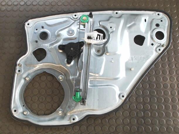 Foto: FENSTERHEBER ELEKTRISCH HINTEN LINKS eines Fiat Stilo Multi Wagon 1.8 16V CD