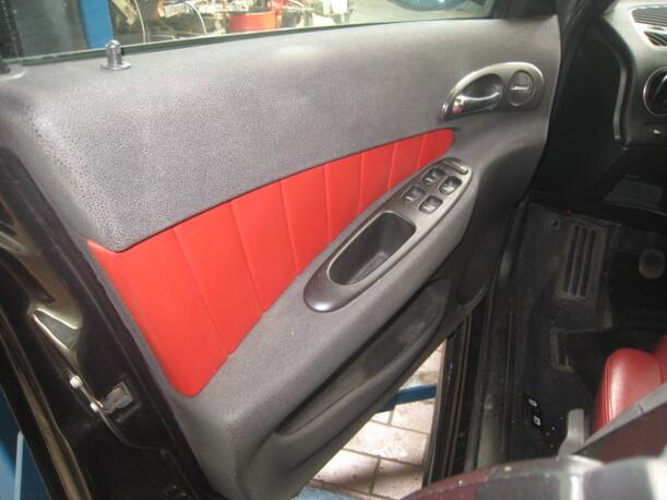 Foto: TÜR VORN LINKS eines Alfa Romeo 156 Sportwagon 2.4 JTD CD