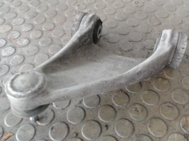 Foto: QUERLENKER VORN OBEN LINKS eines Alfa Romeo 156 Sportwagon 2.4 JTD CD