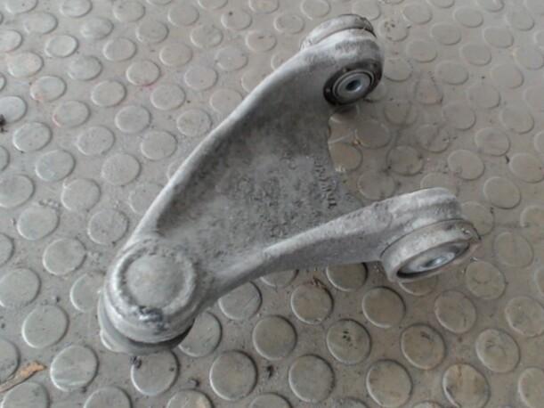 Foto: QUERLENKER VORN OBEN RECHTS eines Alfa Romeo 156 Sportwagon 2.4 JTD CD