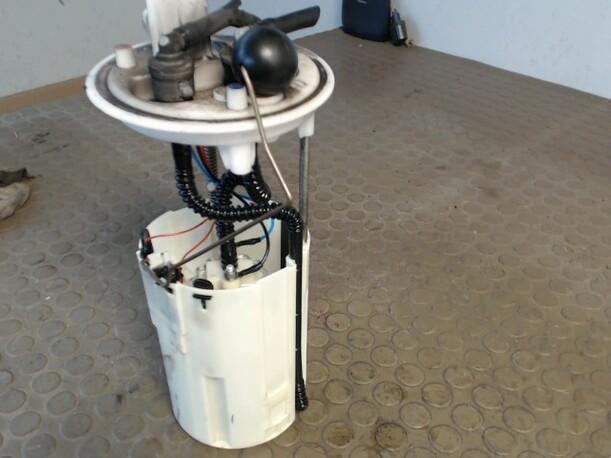 Foto: KRAFTSTOFFPUMPE eines Alfa Romeo 156 Sportwagon 2.4 JTD CD