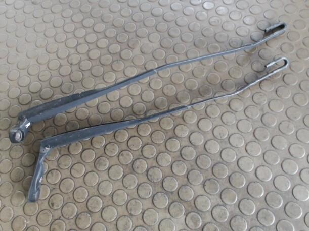 Foto: SCHEIBENWISCHERARME VORN eines Seat Arosa 1.0 CD