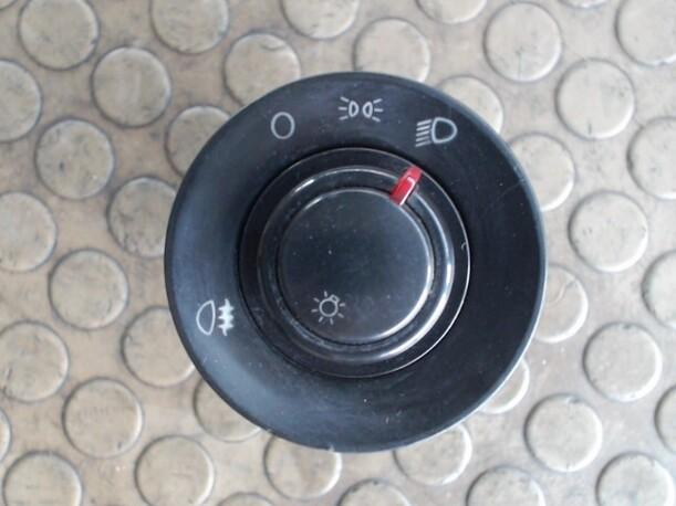Foto: LICHTSCHALTER eines Seat Arosa 1.0 CD