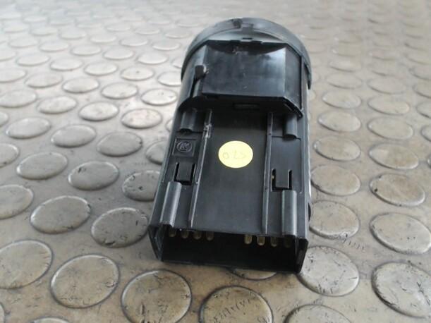 Foto: LICHTSCHALTER eines Seat Arosa 1.0 CD