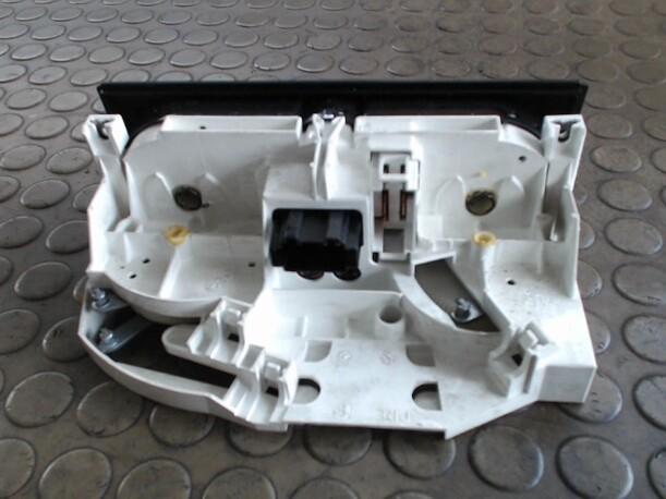 Foto: HEIZUNGSBETÄTIGUNG eines Seat Arosa 1.0 CD