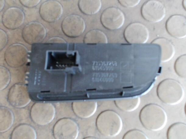 Foto: SCHALTEREINHEIT eines Fiat Grande Punto 1.4 8V CD