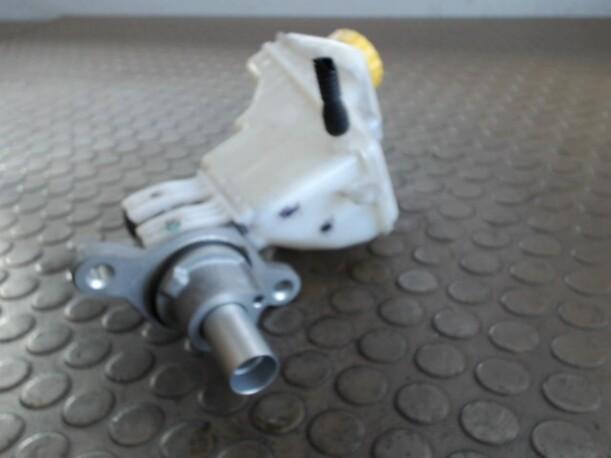 Foto: HAUPTBREMSZYLINDER eines Fiat Grande Punto 1.4 8V CD