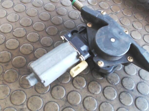 Foto: FENSTERHEBER ELEKTR  VORNE LINKS eines Ford Mondeo Turnier V6 CD