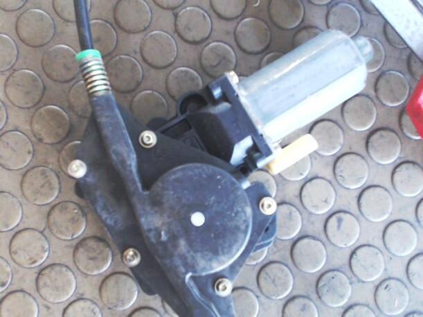 Foto: FENSTERHEBER ELEKTR VORNE RECHTS eines Ford Mondeo Turnier V6 CD