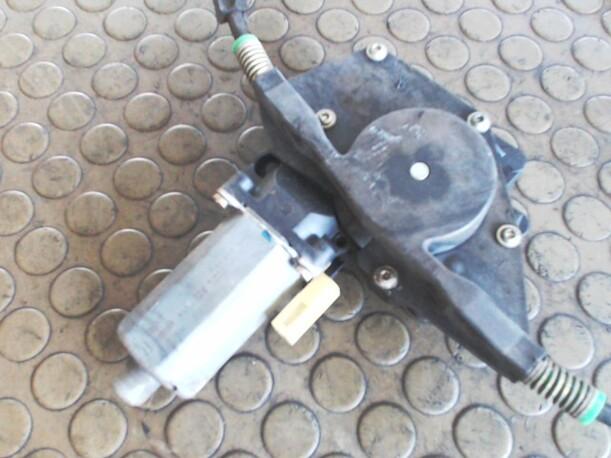 Foto: FENSTERHEBER ELEKTR.  HINTEN LINKS eines Ford Mondeo Turnier V6 CD