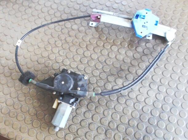 Foto: FENSTERHEBER ELEKTR. HINTEN  RECHTS eines Ford Mondeo Turnier V6 CD