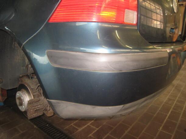 Foto: STOßSTANGE / STOSSFÄNGER HINTEN eines VW Golf 1.6 CD
