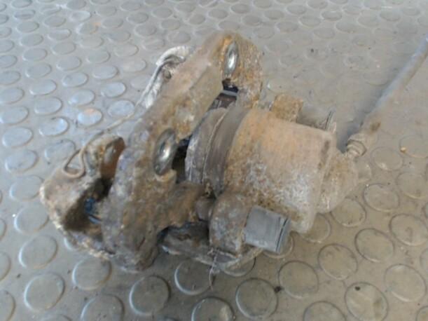 Foto: BREMSSATTEL VORN LINKS eines Ford Fusion 1.4 CD