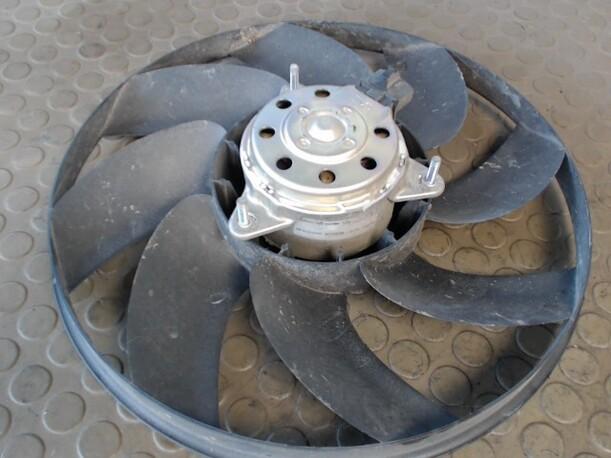 Foto: ELEKTROLÜFTER eines Ford Fusion 1.4 CD