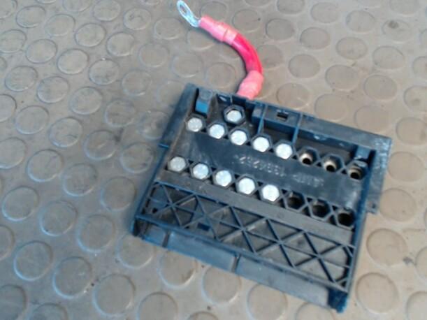 Foto: SICHERUNGSKASTEN BATTERIE eines Ford Fusion 1.4 CD