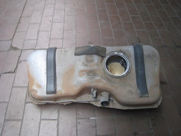 Foto: KRAFTSTOFFTANK eines Opel Tigra 1.6i 16V CD