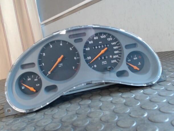 Foto: TACHOEINHEIT eines Opel Tigra 1.6i 16V