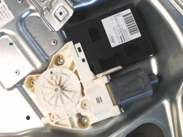 Foto: FENSTERHEBER VORNE LINKS (4/5-TÜRER) eines Ford Focus 1.6 16V CD